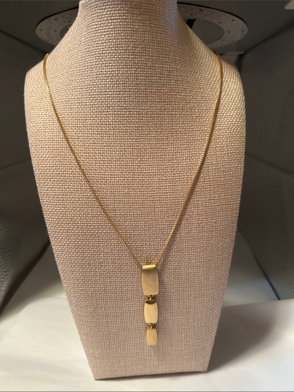 Napier gold tone triple pendant gold tone necklace business evening everyday